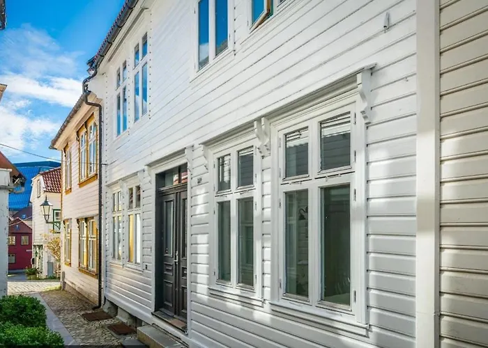 Bo I Bergens Eldste Smau Pa Nostet - Sentralt Og Rolig *