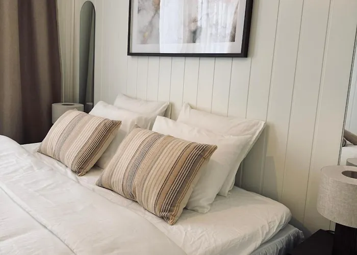 Bo I Bergens Eldste Smau Pa Nostet - Sentralt Og Rolig * Берген