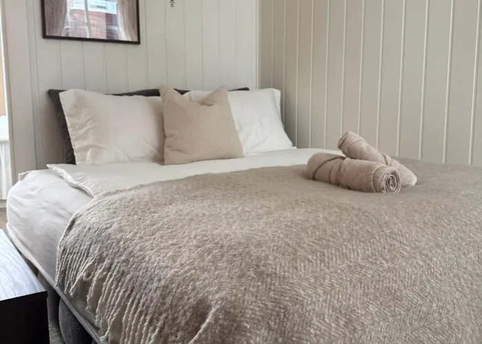 Bo I Bergens Eldste Smau Pa Nostet - Sentralt Og Rolig * Берген