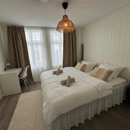 Apartamento Bo I Bergens Eldste Smau Pa Nostet - Sentralt Og Rolig Bergen