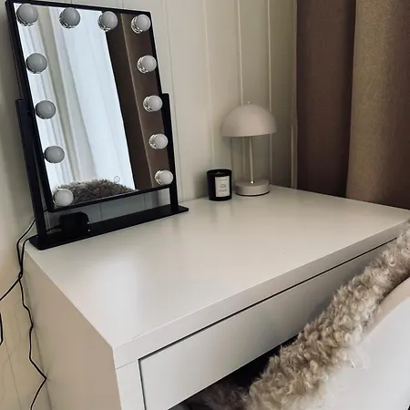 Bo I Bergens Eldste Smau Pa Nostet - Sentralt Og Rolig Apartamento *