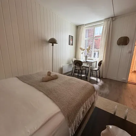 Apartamento Bo I Bergens Eldste Smau Pa Nostet - Sentralt Og Rolig *