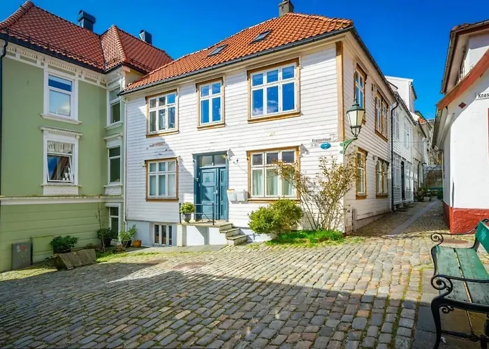 Appartement Bo I Bergens Eldste Smau Pa Nostet - Sentralt Og Rolig Bergen