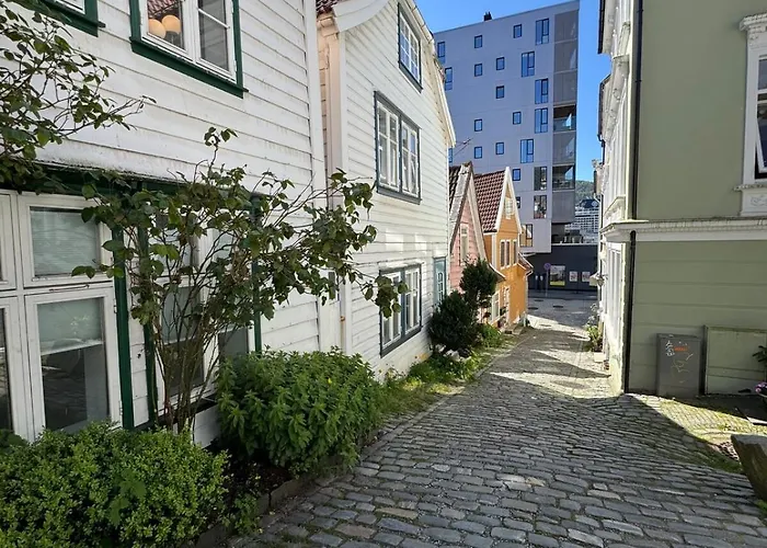 Bo I Bergens Eldste Smau Pa Nostet - Sentralt Og Rolig * Bergen