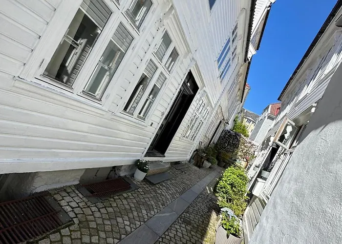 Bo I Bergens Eldste Smau Pa Nostet - Sentralt Og Rolig * Bergen