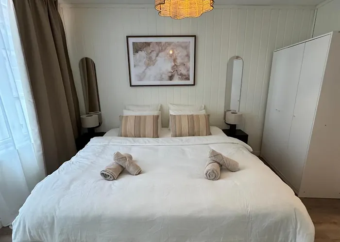 Bo I Bergens Eldste Smau Pa Nostet - Sentralt Og Rolig Apartament *