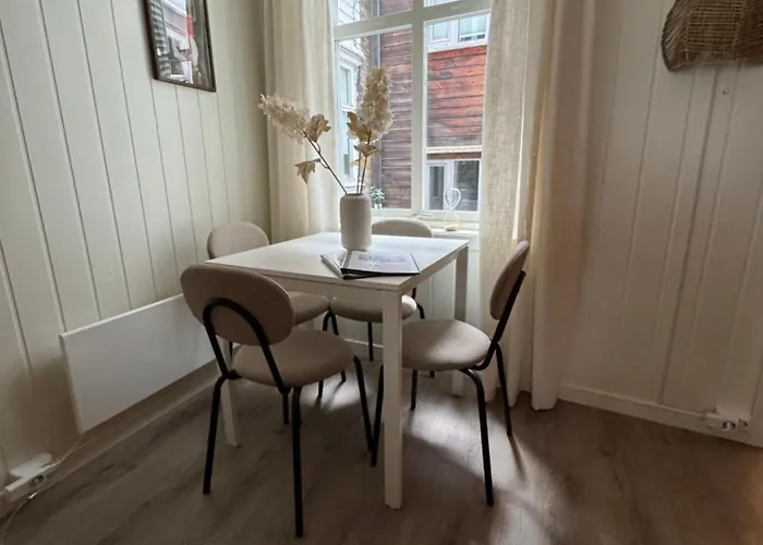 Bo I Bergens Eldste Smau Pa Nostet - Sentralt Og Rolig Appartement Bergen