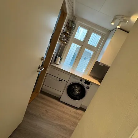 Lejlighed Bo I Bergens Eldste Smau Pa Nostet - Sentralt Og Rolig